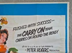 Affiche de cinéma britannique Quad originale de 1971 CARRY ON AT YOUR CONVENIENCE