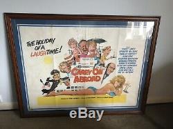 Carry On 1972 À L'étranger Originale Du Film Quad Affiche Encadrée