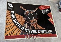 Homme avec un poster Quad du film 'Man with A Movie Camera'