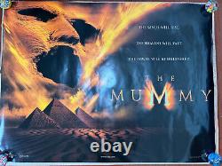 L'affiche de cinéma double face avancée quadruple originale du Royaume-Uni de la momie. 30x40 pouces