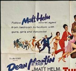 L'affiche originale du cinéma du film 'The Silencers' avec Dean Martin dans le rôle de Matt Helm en 1966.