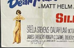 L'affiche originale du cinéma du film 'The Silencers' avec Dean Martin dans le rôle de Matt Helm en 1966.